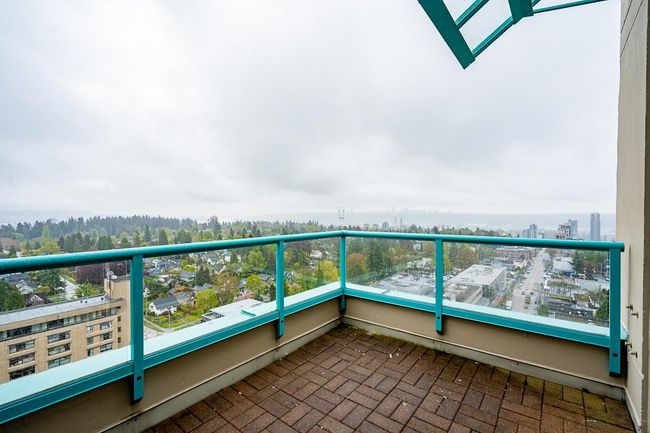 2203 - 612 Sixth Street, Condo with 2 bedrooms, 2 bathrooms and 2 parking in New Westminster BC | Image 30
