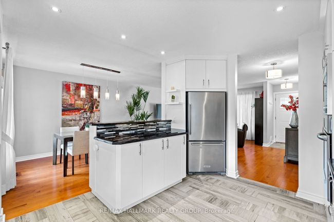 2140 Blue Jay Cres, House other with 2 bedrooms, 2 bathrooms and 3 parking in Gloucester ON | Image 10