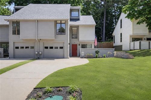 1032 Creatwood Cir Se, Smyrna, GA, 30080-8211 | Card Image