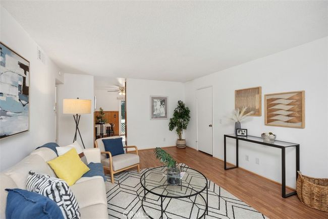 5 - 23300 Orange, Condo with 2 bedrooms, 1 bathrooms and null parking in Lake Forest CA | Image 5