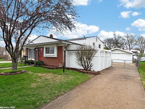 28326 Couzens Ave, Madison Heights, MI, 48071-2965 | Card Image