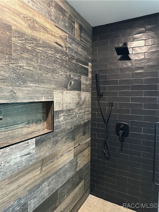 Owners shower 2 heads | Image 17
