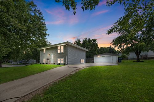 226 Barbara Ln, Steger, IL, 60475-1520 | Card Image