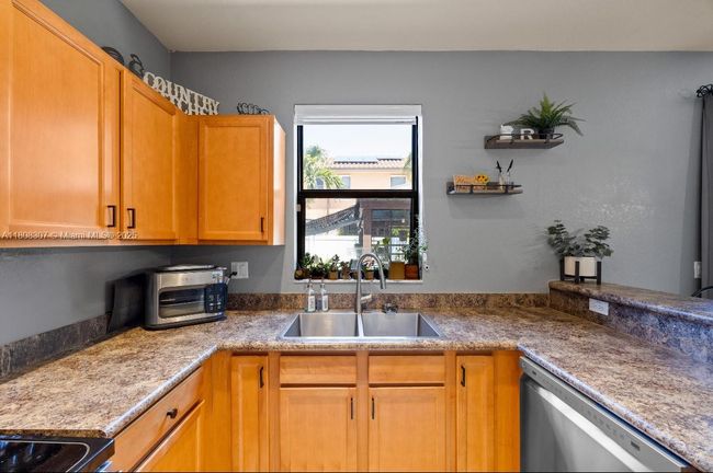 3427 W 89 Th Ter, Townhouse with 3 bedrooms, 3 bathrooms and null parking in HIALEAH FL | Image 19