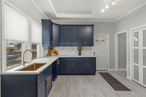 16656 Frazho Rd, Roseville, MI, 48066-5083 | Card Image