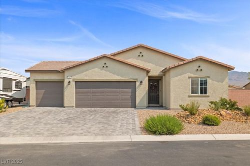 164 Hawk Ave, Pahrump, NV, 89060-4243 | Card Image