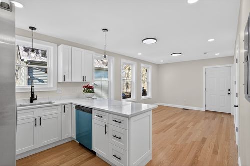 136 Houston St, Providence, RI, 02905-1811 | Card Image