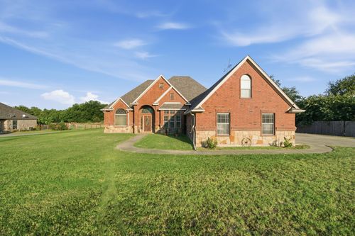 148 Fossil Rock Dr, Azle, TX, 76020-1356 | Card Image