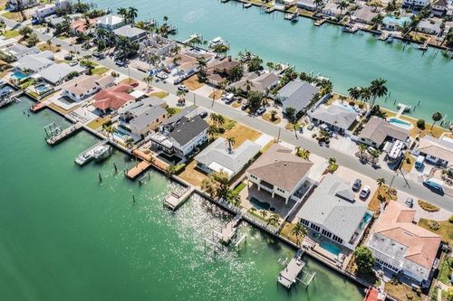 11305 5th St E, TREASURE ISLAND, FL, 33706-3017 | Card Image