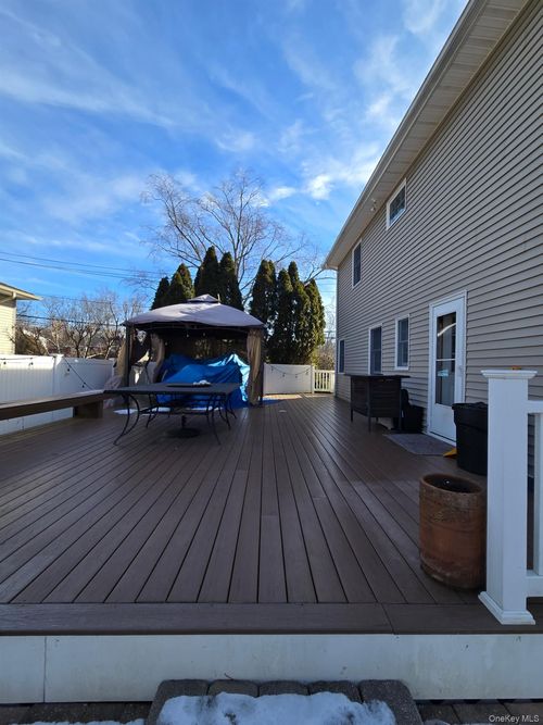 6 Bea St, Lake Grove, NY, 11755-2216 | Card Image