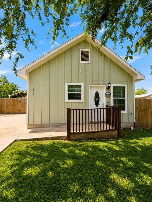 395 Willow Ave, Luling, TX, 78648-2181 | Card Image