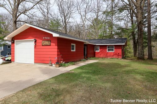 7764 E Saint Huberts Trl, Hesperia, MI, 49421-9575 | Card Image