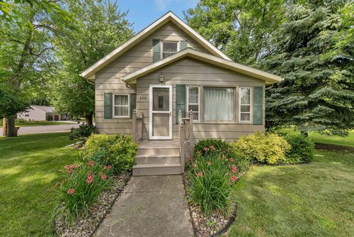 460 S 8th St, Bird Island, MN, 55310-4507 | Card Image