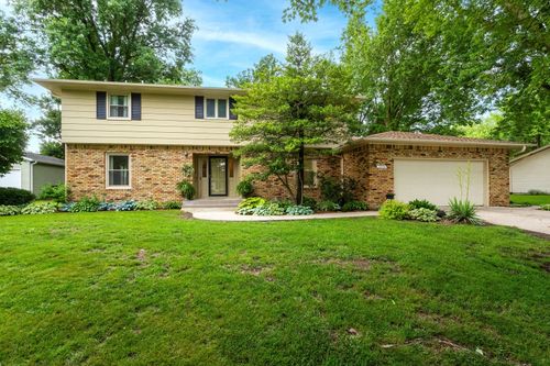2205 Winding Hill Rd, Davenport, IA, 52807-1436 | Card Image