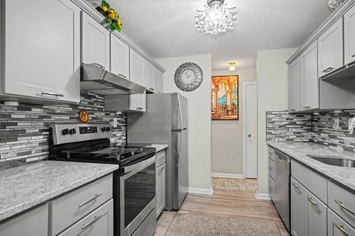 23c-200 Manning St, Hudson, MA, 01749-1049 | Card Image
