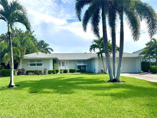 675 Wedge Dr, NAPLES, FL, 34103-4428 | Card Image