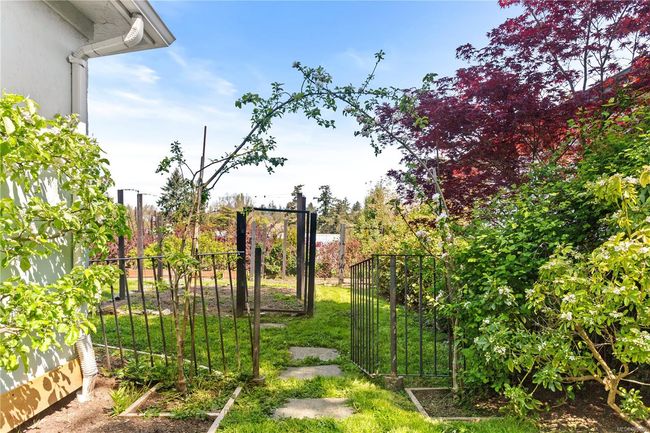 931 Mesher Pl, House other with 3 bedrooms, 3 bathrooms and 4 parking in Esquimalt BC | Image 38