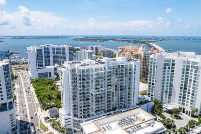 1605 - 301 Quay Commons, Condo with 2 bedrooms, 3 bathrooms and null parking in Sarasota FL | Image 2