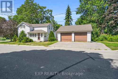 39 River St, Sutton West, ON, L0E1R0 | Card Image