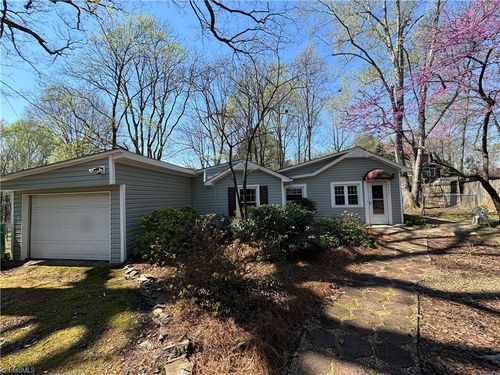 3062 Harper Rd, Clemmons, NC, 27012-9704 | Card Image