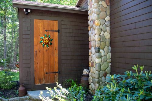 11 N Shore Rd, Chester, NH, 03036-4330 | Card Image