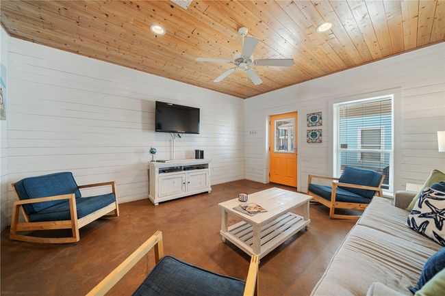 202 - 2120 S 11 Th St, Townhouse with 3 bedrooms, 3 bathrooms and null parking in Port Aransas TX | Image 6