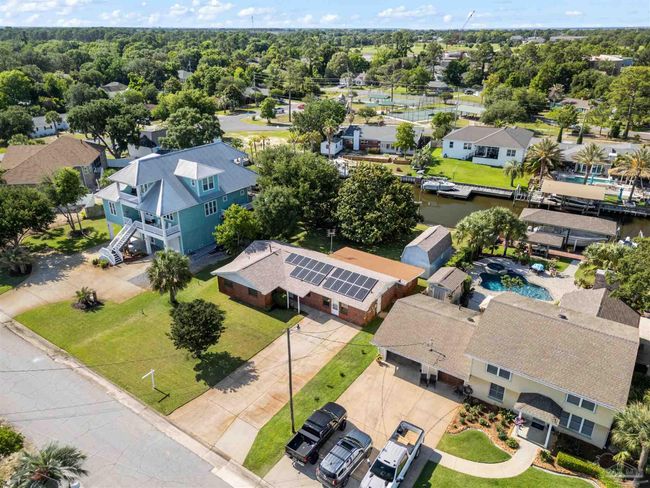 3332 Laurel Dr, House other with 3 bedrooms, 2 bathrooms and 4 parking in Gulf Breeze FL | Image 33