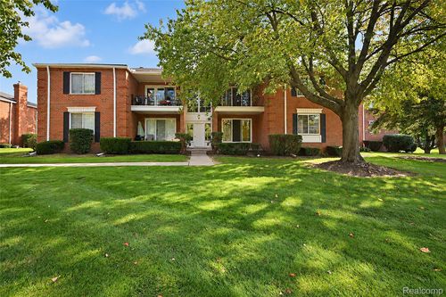 700 E Fox Hills Dr, Bloomfield Hills, MI, 48304-1360 | Card Image