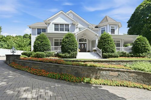 3 Crescent Dr, Huntington, NY, 11743-3406 | Card Image