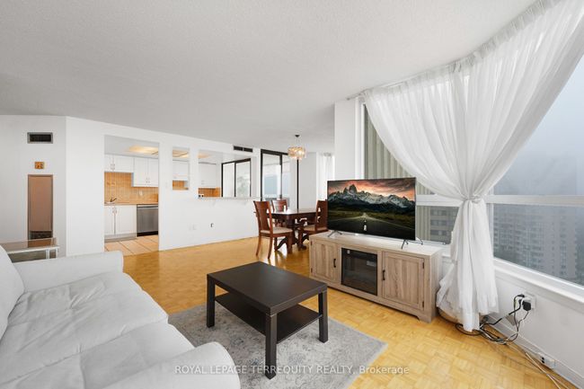 1702 - 8 Lisa St, Condo with 3 bedrooms, 2 bathrooms and null parking in Brampton ON | Image 6