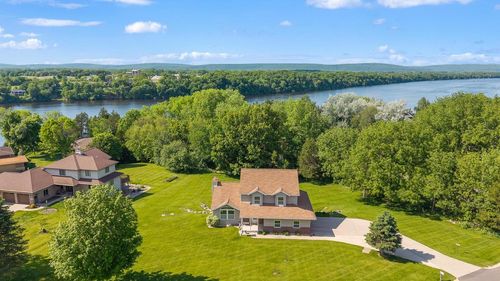 W14222 Selwood Dr, Prairie Du Sac, WI, 53578-9526 | Card Image