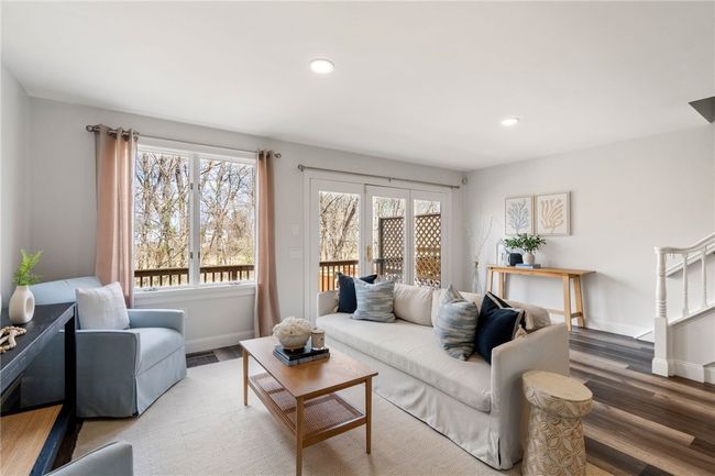 844 Bullocks Point Ave, Condo with 2 bedrooms, 3 bathrooms and 1 parking in Riverside RI | Image 6