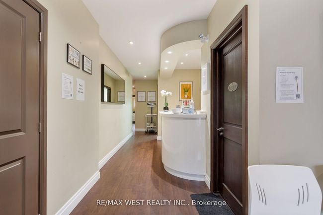 96 Roncesvalles Ave, Home with 3 bedrooms, 3 bathrooms and null parking in Toronto ON | Image 4