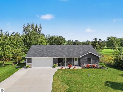 1009 Par Dr, Lake Isabella, MI, 48893-9338 | Card Image