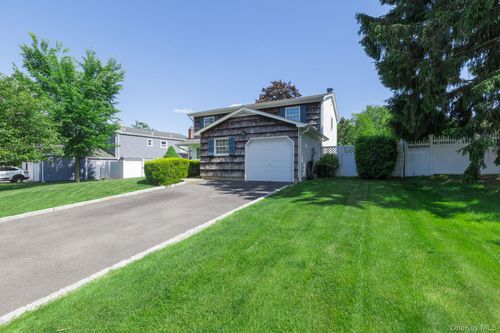 29 Beaumont Ln, Lake Grove, NY, 11755-2736 | Card Image