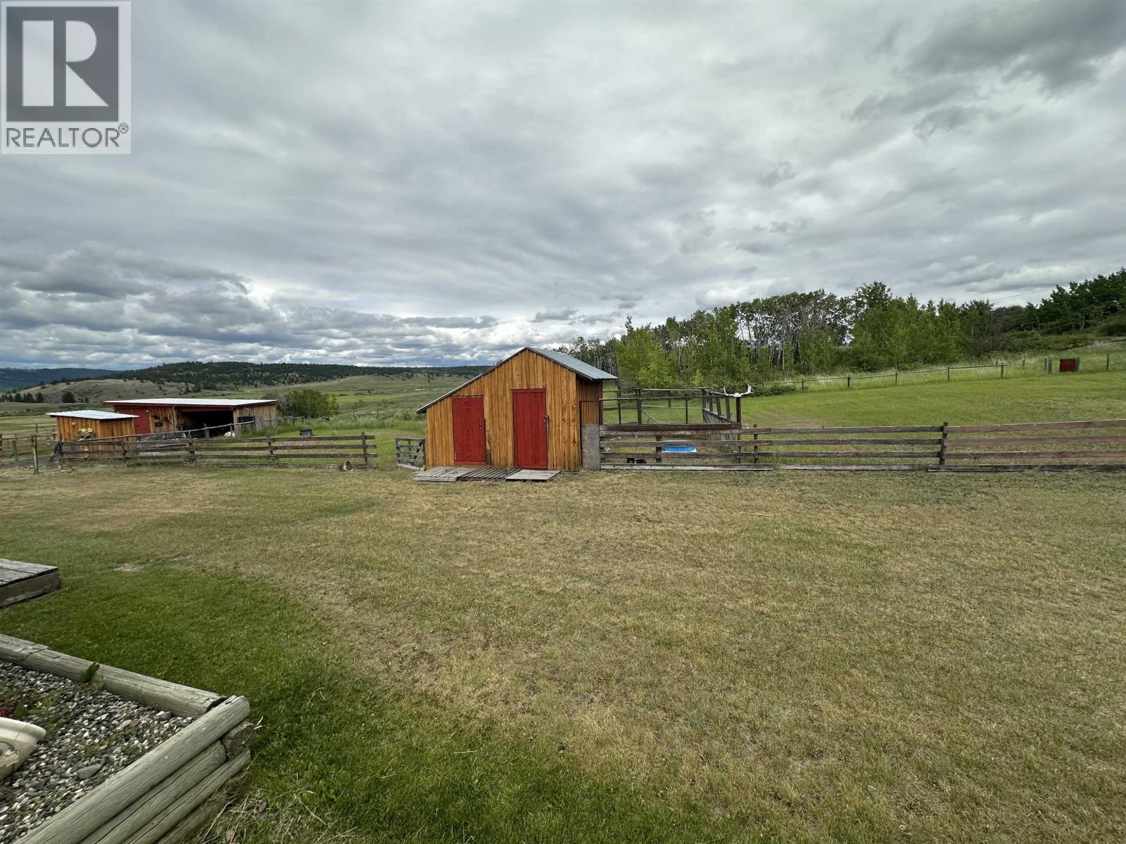 Residential in 150 Mile House 2
