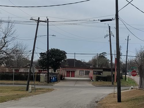 5810 Old Spanish Trl, Houston, TX, 77023-5931 | Card Image