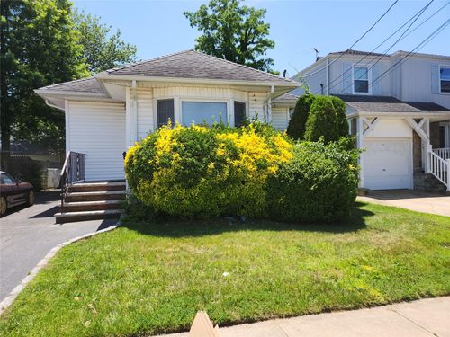 14 W Argyle St, Valley Stream, NY, 11580-4315 | Card Image