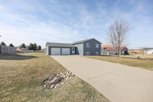 204 7th St W, Carlos, MN, 56319-4401 | Card Image