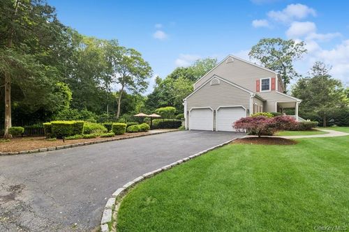 6295 N Country Rd, Wading River, NY, 11792-1627 | Card Image