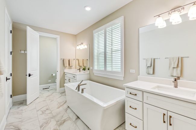 2811 Parkside Cir, House other with 3 bedrooms, 3 bathrooms and 2 parking in Glenview IL | Image 20