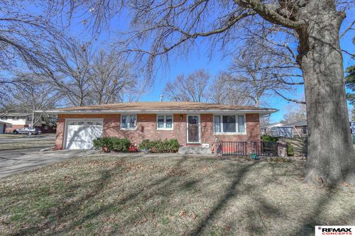841 Aspen Ln, Lincoln, NE, 68510-4208 | Card Image