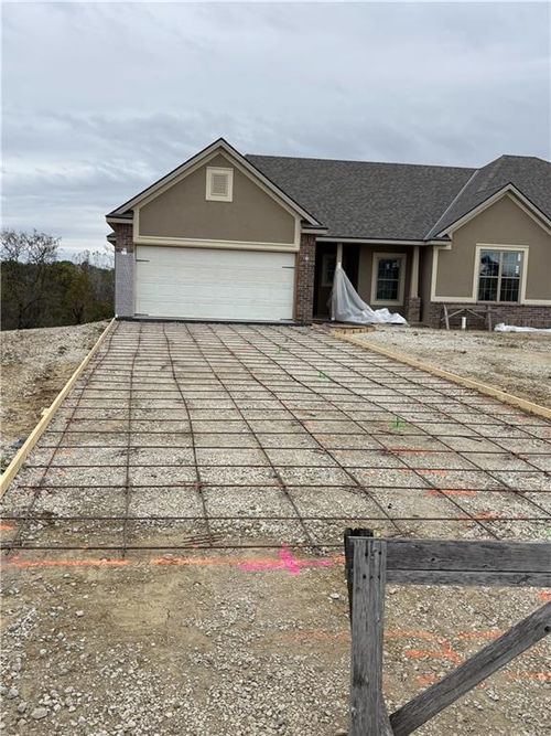 4903 Stonebridge Dr E, Saint Joseph, MO, 64505-8611 | Card Image