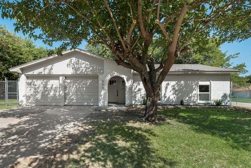 900 Vaughn Dr, Burleson, TX, 76028-5117 | Card Image