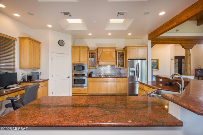 Kitchen with Breakfast Bar | Image 7