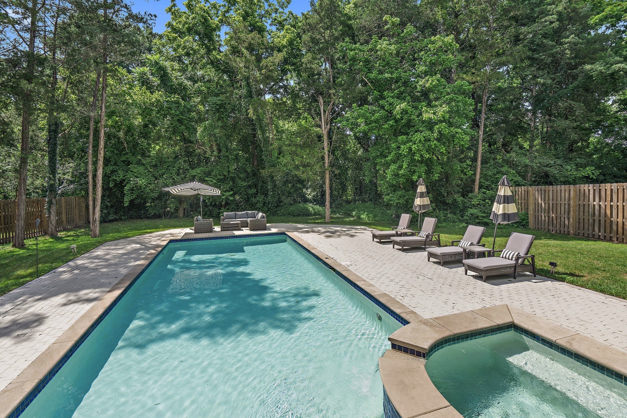 Chickering Woods Dr, Nashville, TN 37215
