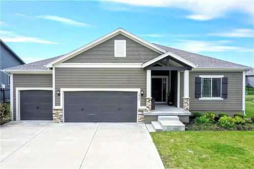 1829 Ne Riley Dr, Lees Summit, MO, 64086-4915 | Card Image