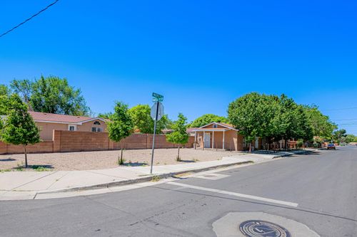 704 Pacific Ave Sw, Albuquerque, NM, 87102-4077 | Card Image