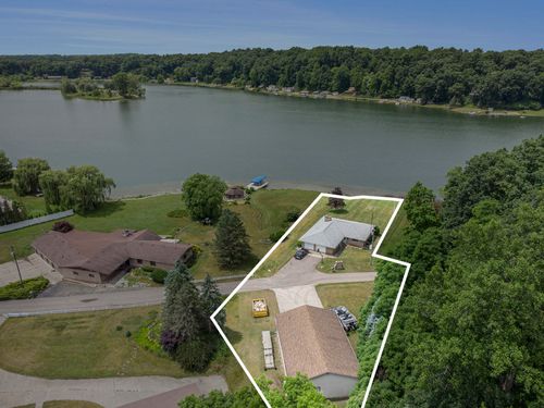 11512 Willow Cove Dr, Dowling, MI, 49050-8802 | Card Image