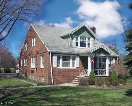 4174 Root Rd, North Olmsted, OH, 44070-2725 | Card Image